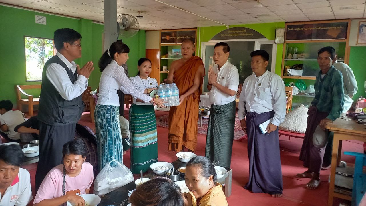 ျပည္ေထာင္စုႀကံ့ခိုင္ေရးႏွင့္ဖြံ့ၿဖိဳးေရးပါတီ ဌာနခ်ဳပ္မွ ျပည္ေထာင္စုနယ္ေျမအတြင္းရွိ ေရေဘးသင့္ျပည္သူမ်ားအားထမင္းဗူးမ်ား သြားေရာက္လႉဒါန္း