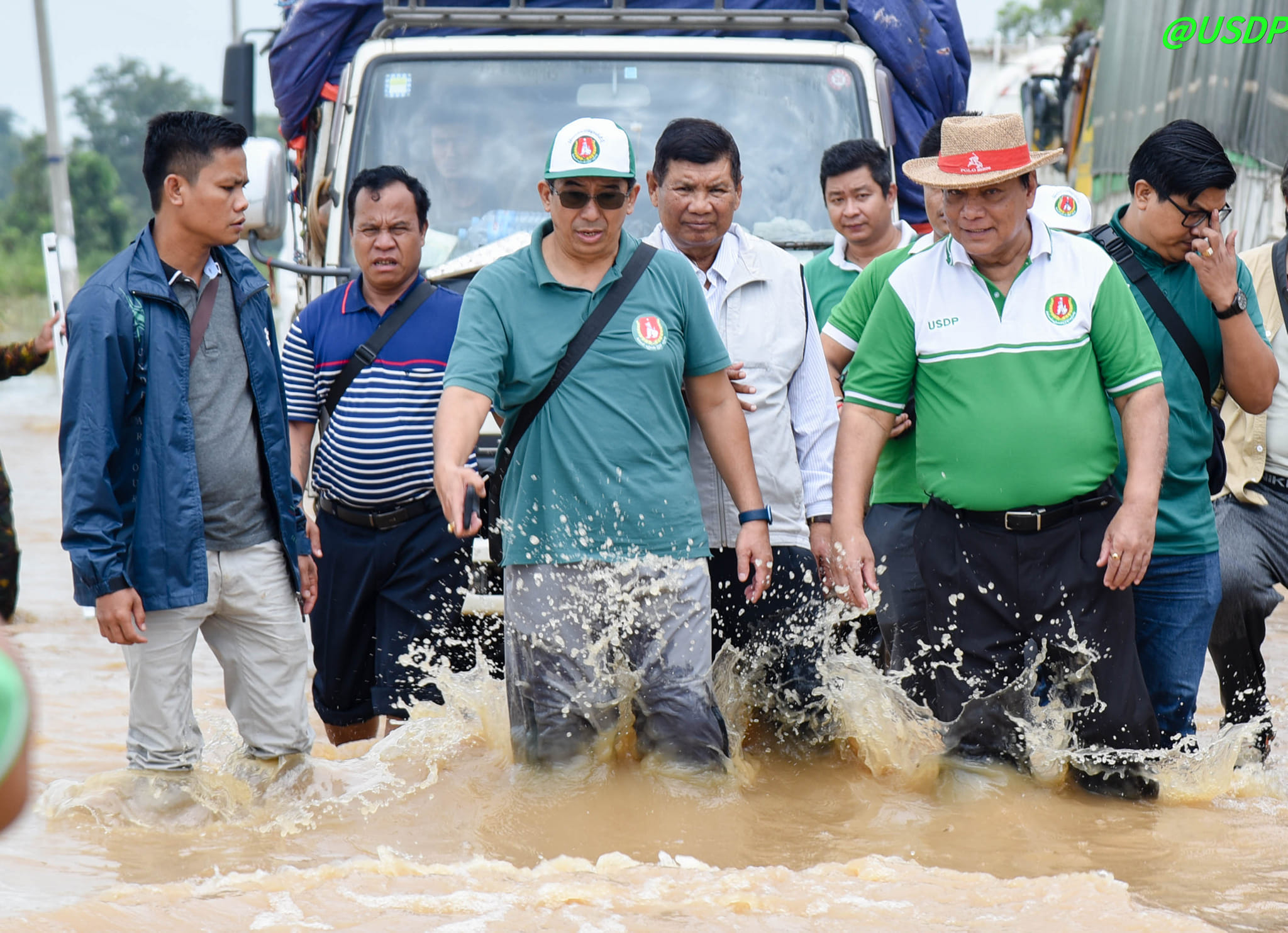 ျပည္ခိုင္ၿဖိဳးပါတီမွ ကြန္ပ်ဴတာတကၠသိုလ္(ေတာင္ငူ)တြင္ ေရႀကီးနစ္ျမဳပ္မႈေၾကာင့္ ပိတ္မိေနသည့္ ဆရာ/ဆရာမမ်ားႏွင့္ ေက်ာင္းသား/ေက်ာင္းသူမ်ားအတြက္ ေထာက္ပံ့ကူညီလႉဒါန္း