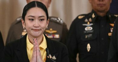 ဝန်ကြီးချုပ်ပေထုန် ရာထူးမှ ဖယ်ရှားခံရ