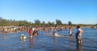 ႐ုံးပိတ္ရက္ရွည္ကာလအတြင္း ေငြေဆာင္ကမ္းေျခသို႔ အနယ္နယ္အရပ္ရပ္မွ ခရီးသြားဧည့္သည္မ်ား လာေရာက္ လည္ပတ္မႈမ်ားျပာ