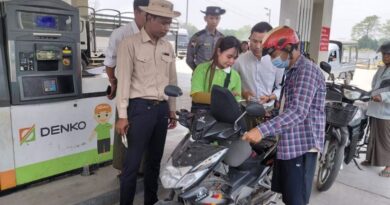 QR Code စနစ္သစ္ျဖင့္ ဆီေရာင္းခ်မႈစတင္—မသမာမႈမ်ားေၾကာင့္ ဆိုင္အခ်ိဳ႕ပိတ္သိမ္း၊ ယာဥ္ျဖည့္တင္းမႈေလ်ာ့က်