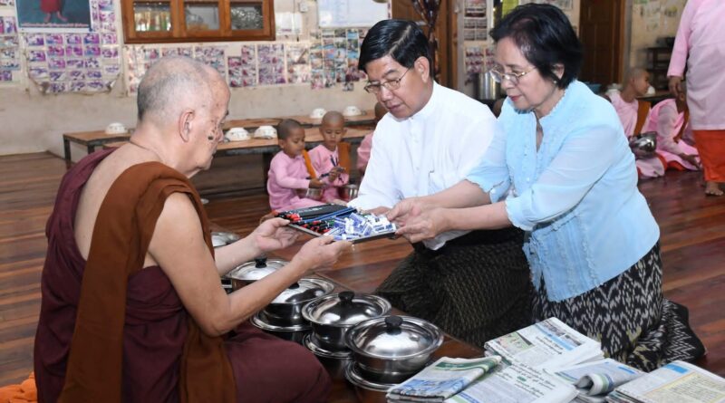 ေပ်ာ္ဘြယ္ၿမိဳ႕နယ္၊ သူေဌးကုန္းေက်း႐ြာ ဘုန္းေတာ္ႀကီးေက်ာင္းႏွင့္ သီလရွင္စာသင္ေက်ာင္းတို႔တြင္ ျပည္သူ႔လႊတ္ေတာ္ကိုယ္စားလွယ္ ဦးေသာင္းေအးႏွင့္ ဇနီးတို႔ လႉဖြယ္ဝတၳဳမ်ား ဆက္ကပ္လႉဒါန္း ေပ်ာ္ဘြယ္ၿမိဳ႕နယ္၊ သူေဌးကုန္းေက်း႐ြာ ဘုန္းေတာ္ႀကီးေက်ာင္းႏွင့္ သီလရွင္စာသင္ေက်ာင္းတို႔တြင္ ျပည္သူ႔လႊတ္ေတာ္ကိုယ္စားလွယ္ ဦးေသာင္းေအးႏွင့္ ဇနီးတို႔ လႉဖြယ္ဝတၳဳမ်ား ဆက္ကပ္လႉဒါန္း