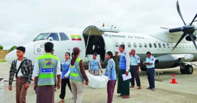 ခ်င္းျပည္နယ္ရွိၿမိဳ႕နယ္မ်ားသို႔ ျပန္လည္ထူေထာင္ေရးပစၥည္းမ်ား တပ္မေတာ္ေလယာဥ္ျဖင့္ ပို႔ေဆာင္ေထာက္ပံ့ ခ်င္းျပည္နယ္ရွိၿမိဳ႕နယ္မ်ားသို႔ ျပန္လည္ထူေထာင္ေရးပစၥည္းမ်ား တပ္မေတာ္ေလယာဥ္ျဖင့္ ပို႔ေဆာင္ေထာက္ပံ့