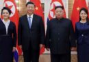 တ႐ုတ္သမၼတ ရွီက်င့္ဖ်င္ ၇ ႏွစ္အတြင္း ေျမာက္ကိုရီးယားသို႔ ပထမဆုံးအႀကိမ္ ေရာက္ရွိ၊ အေမရိကန္ႏွင့္ မဟာဗ်ဴ ဟာေျမာက္ ၿပိဳင္ဆိုင္မႈအၾကား ေဒသတြင္း ဩဇာလႊမ္းမိုးမႈ ျပန္လည္အတည္ျပဳရန္ ႀကိဳးပမ္း တ႐ုတ္သမၼတ ရွီက်င့္ဖ်င္ ၇ ႏွစ္အတြင္း ေျမာက္ကိုရီးယားသို႔ ပထမဆုံးအႀကိမ္ ေရာက္ရွိ၊ အေမရိကန္ႏွင့္ မဟာဗ်ဴ ဟာေျမာက္ ၿပိဳင္ဆိုင္မႈအၾကား ေဒသတြင္း ဩဇာလႊမ္းမိုးမႈ ျပန္လည္အတည္ျပဳရန္ ႀကိဳးပမ္း