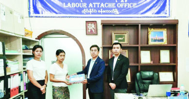 ထိုင္းႏိုင္ငံ၌ ယာဥ္မေတာ္တဆမႈေၾကာင့္ အသက္ဆုံးရႈံးခဲ့သည့္ ျမန္မာအလုပ္သမားအတြက္ ပုဂၢလိကအာမခံကုမၸဏီမွ အာမခံေၾကး ဘတ္ ၁၁၀၀၀၀၀ ထုတ္ယူႏိုင္ေရး အလုပ္သမားသံအရာရွိ႐ုံးကူညီ ထိုင္းႏိုင္ငံ၌ ယာဥ္မေတာ္တဆမႈေၾကာင့္ အသက္ဆုံးရႈံးခဲ့သည့္ ျမန္မာအလုပ္သမားအတြက္ ပုဂၢလိကအာမခံကုမၸဏီမွ အာမခံေၾကး ဘတ္ ၁၁၀၀၀၀၀ ထုတ္ယူႏိုင္ေရး အလုပ္သမားသံအရာရွိ႐ုံးကူညီ