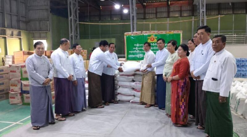 ဧရာဝတီတိုင္းေဒသႀကီးလႊတ္ေတာ္ ဥကၠ႒ အမ်ိဳးသားလႊတ္ေတာ္ကိုယ္စားလွယ္မ်ားႏွင့္ အမ်ိဳးသားလႊတ္ေတာ္႐ုံးဝန္ထမ္းမိသားစုမ်ားမွ ဧရာဝတီတိုင္းေဒသႀကီး ေရေဘးသင့္ျပည္သူမ်ားအတြက္ ဆန္အိတ္(၂၀၀) ေထာက္ပံ့လႉဒါန္းျခင္းအခမ္းအနားသို႔ တက္ေရာက္